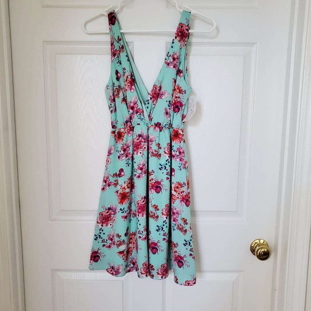Dress - Picture 2 of 4